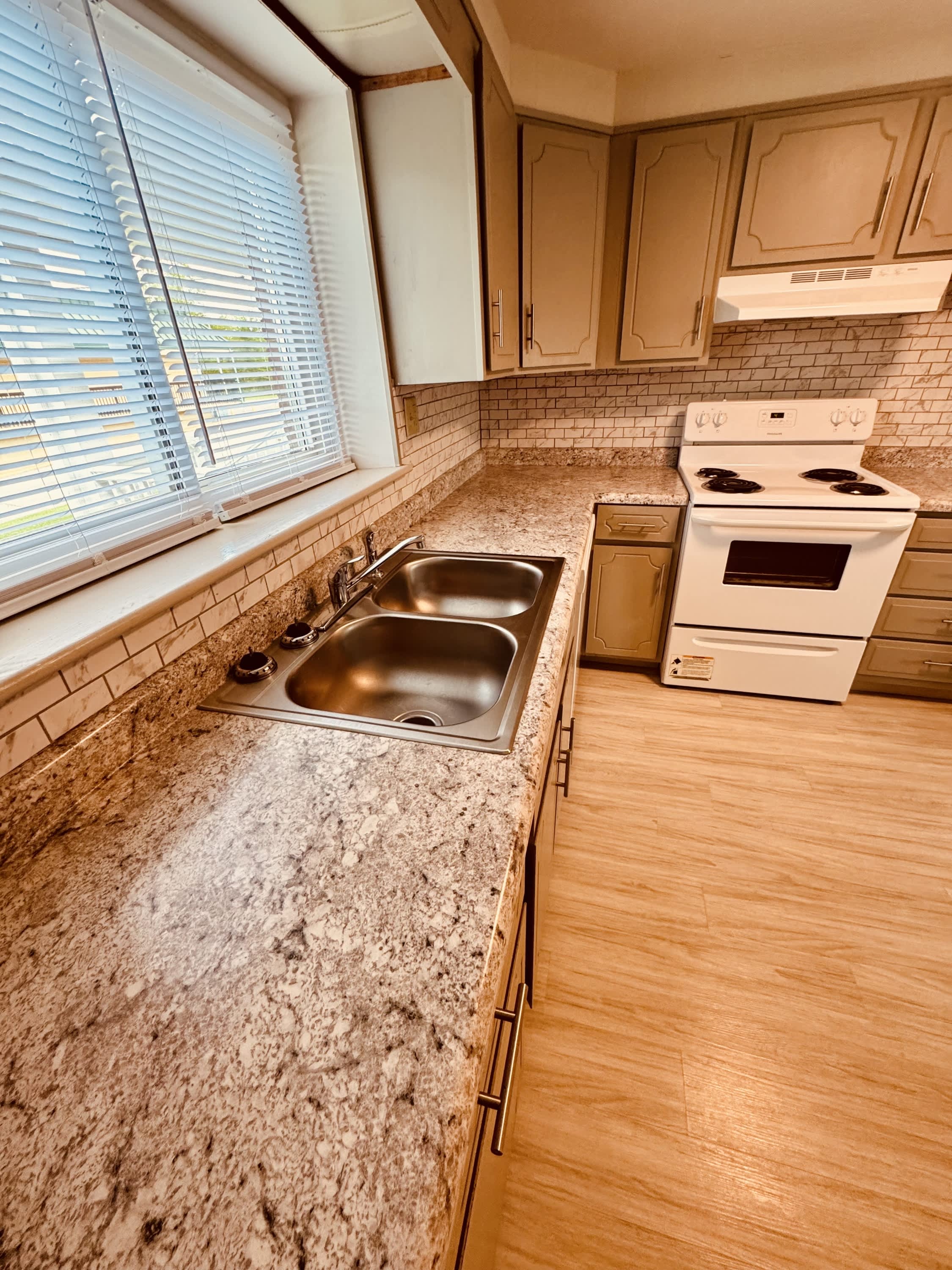 1393 Saratoga Avenue – photo 5