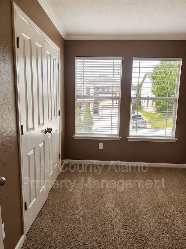 5565 Saffron Way – photo 3