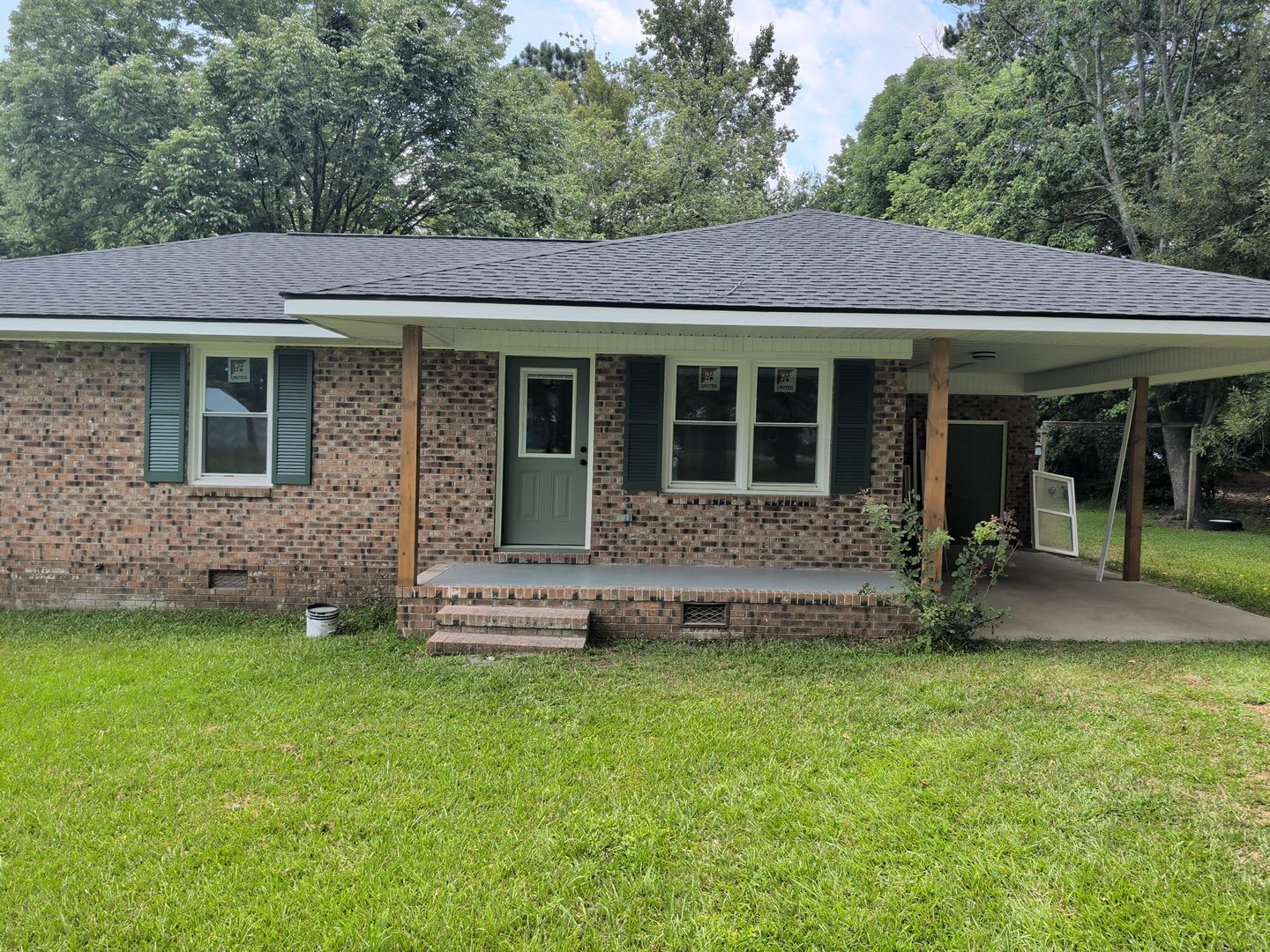 Fully remodeled 3 bedroom 1 bath ready to move in. – photo 1