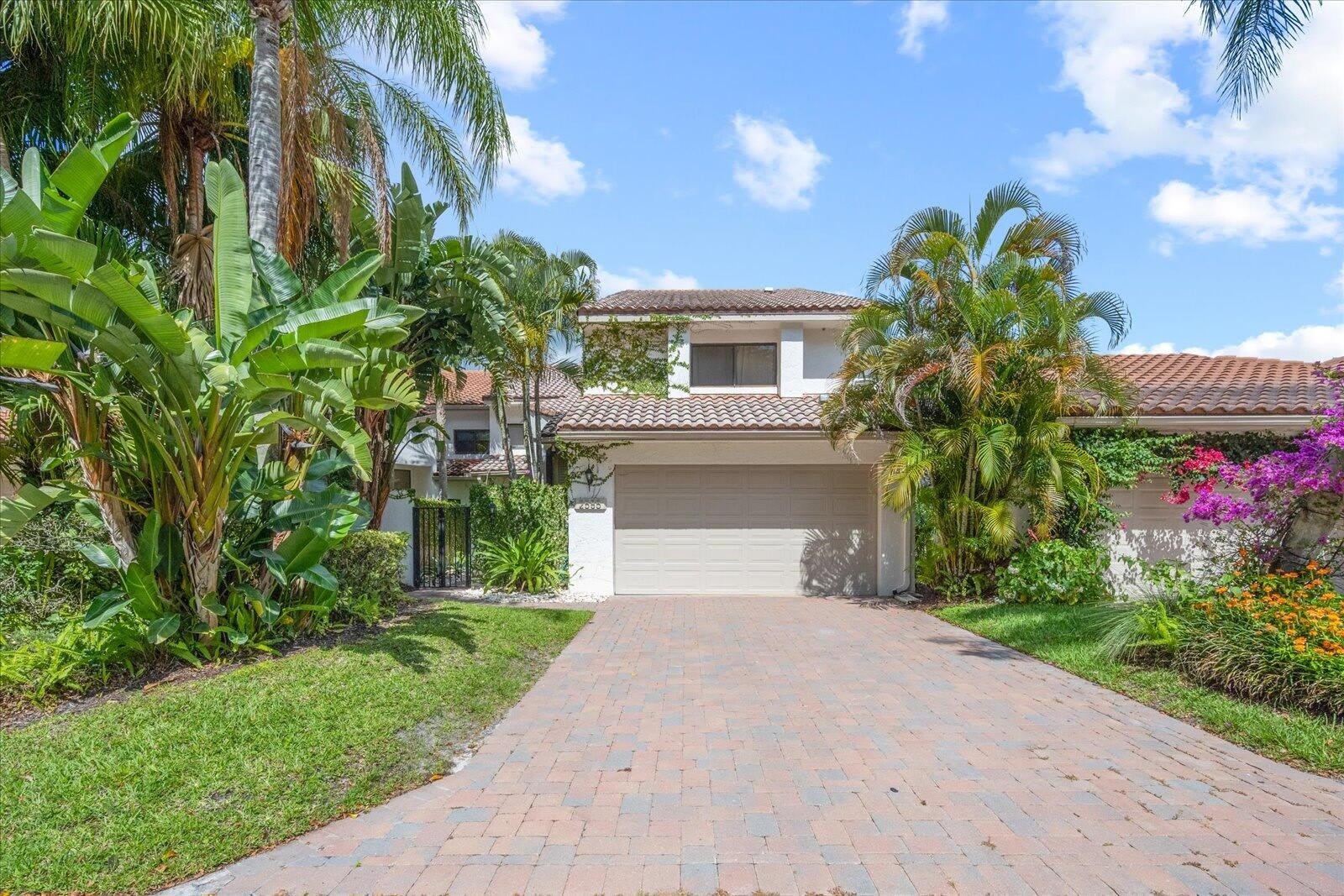 2585 Sheltingham Drive – photo 1