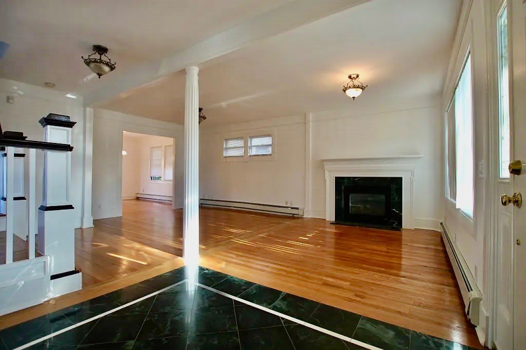 1522 Dwight Place – photo 2