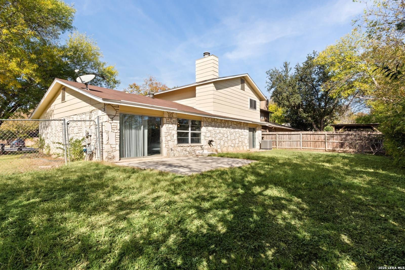 8218 DAWNWOOD DR – photo 2