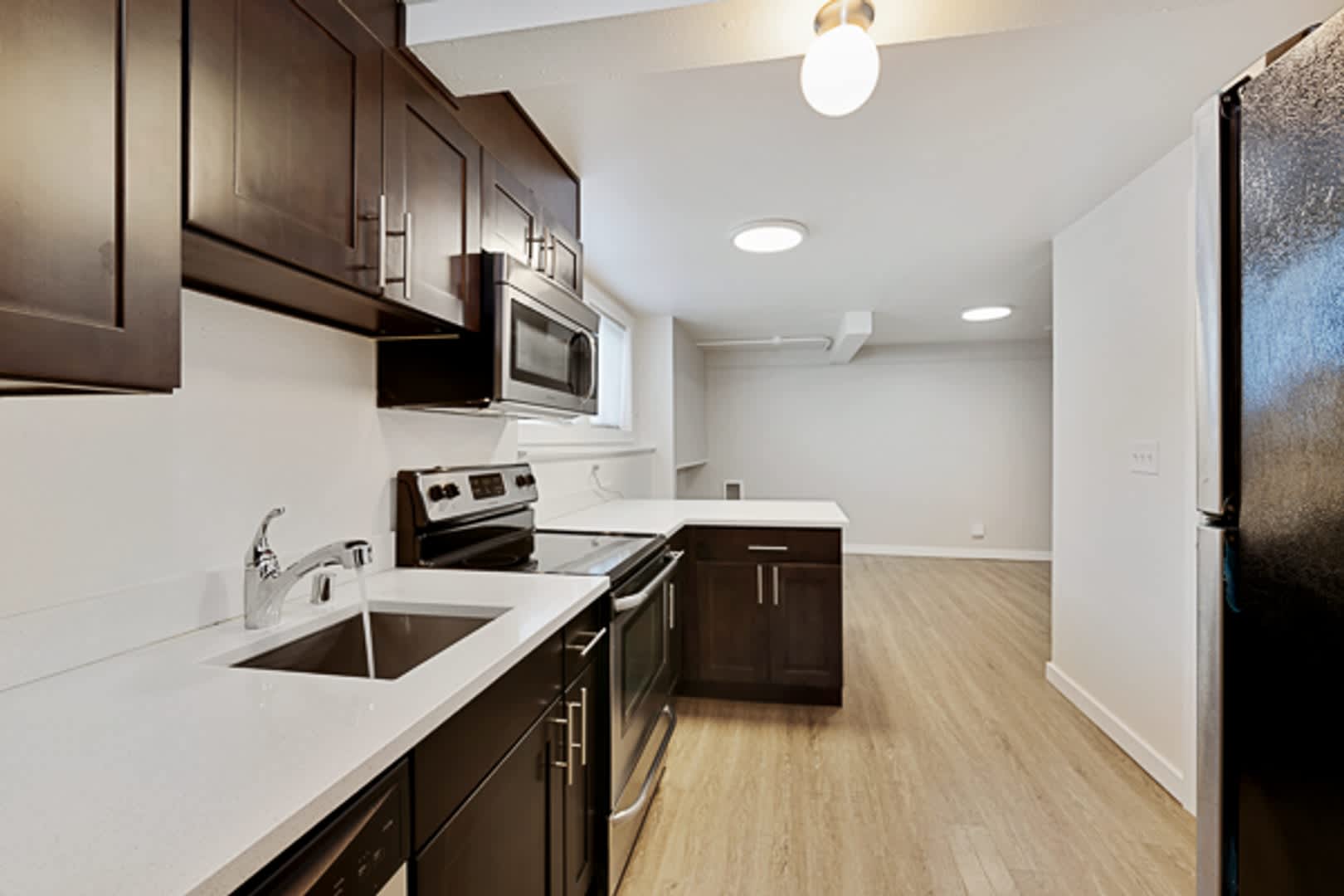 1633 Apartments – photo 2