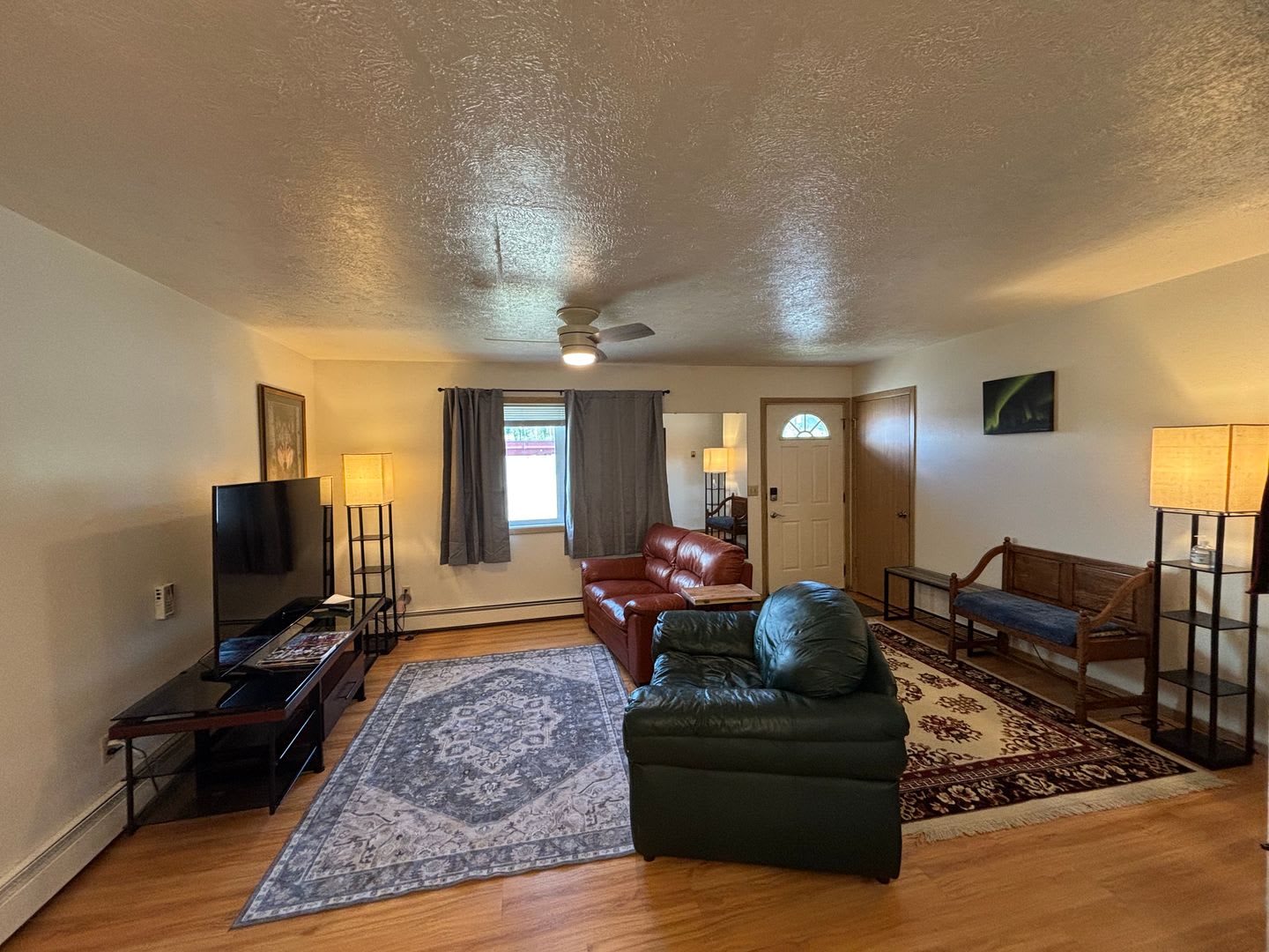 3 bedroom / Washer & dryer in unit! / Sorry no pets – photo 2