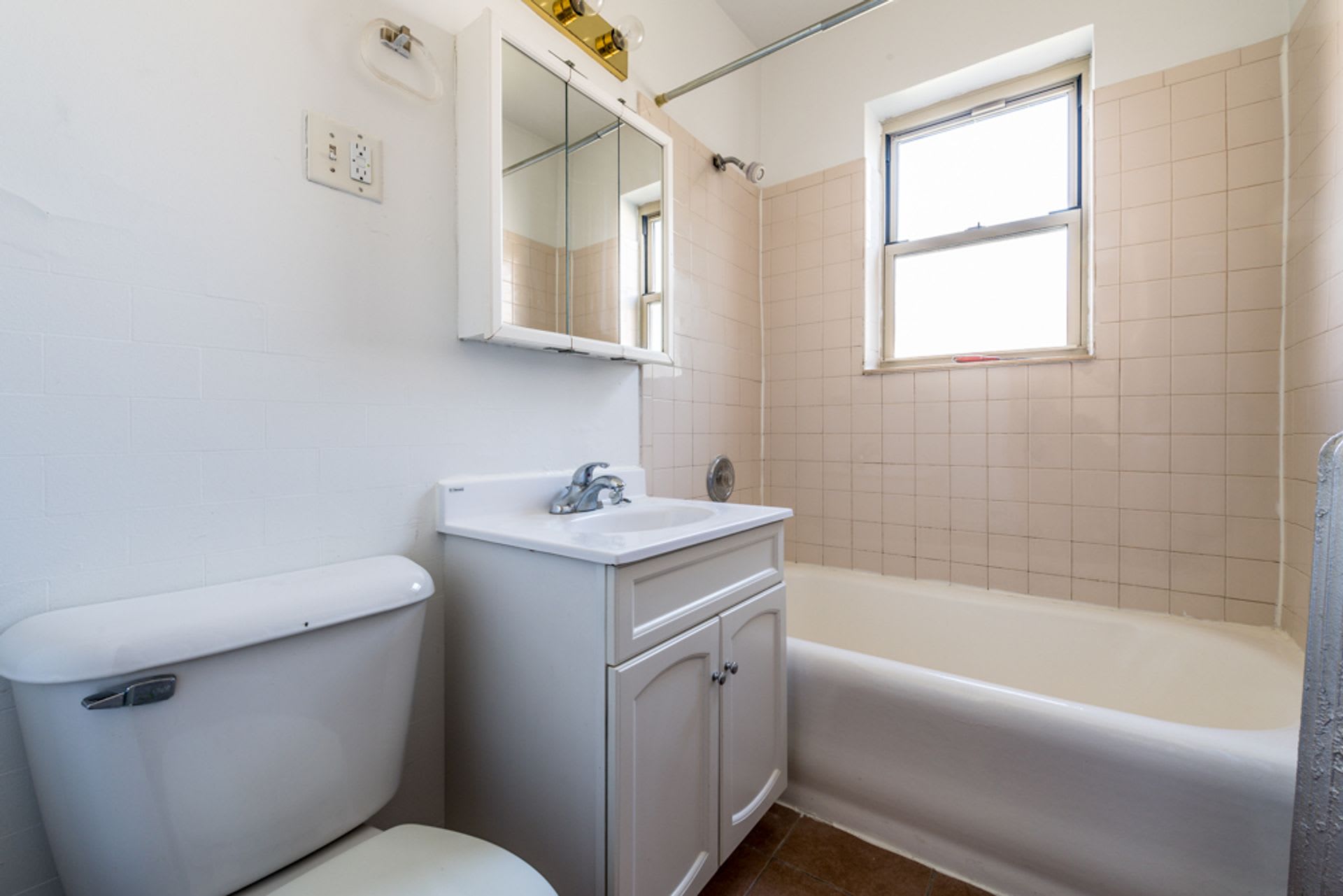 7609 S Coles – photo 2