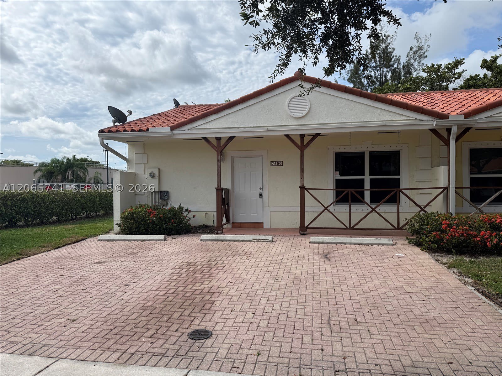 7600 Nw 38Th Ct – photo 1