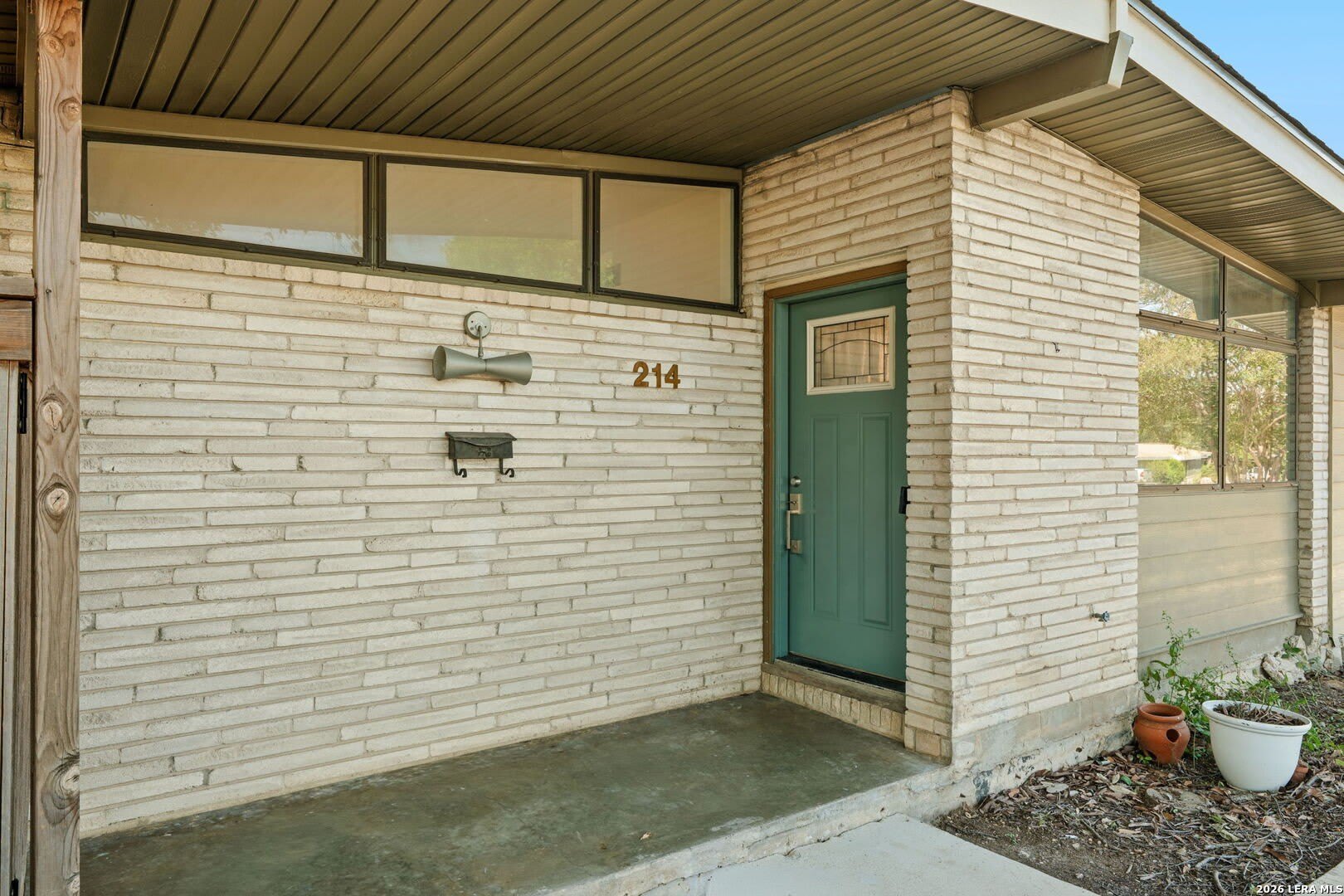 214 SOUTHBRIDGE ST – photo 3