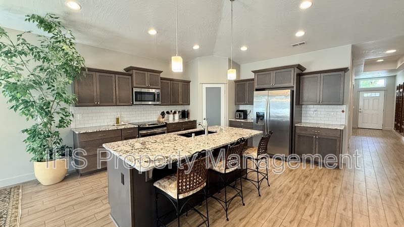 1060 S Delaware St. – photo 3