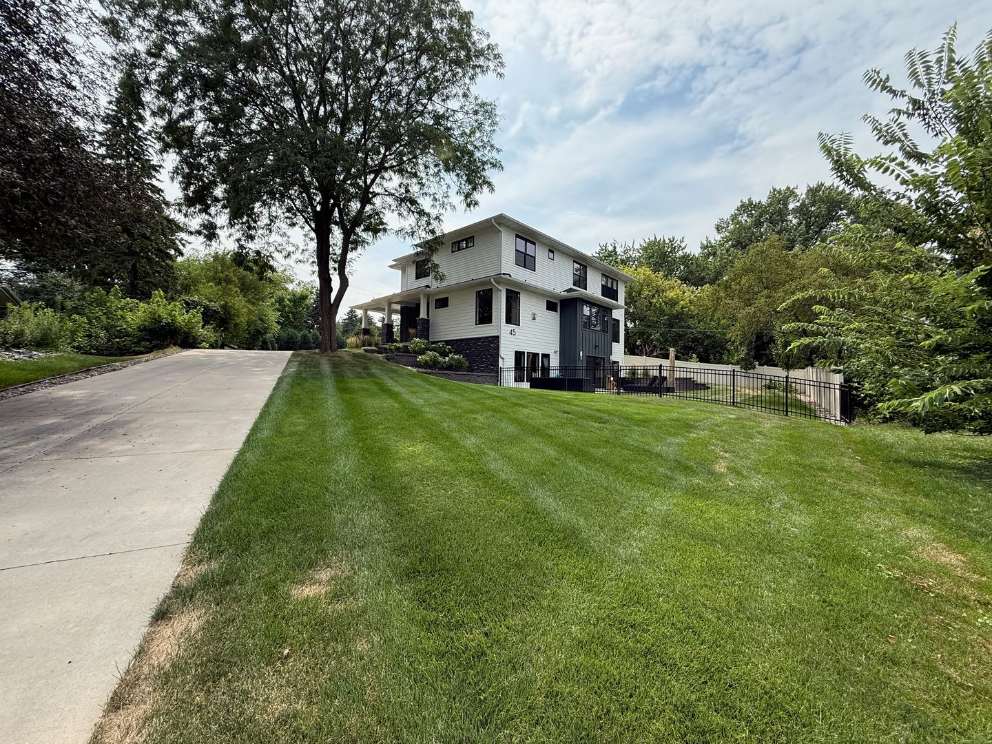 Fully Furnished and gorgeous luxury in peaceful Golden Valley neighborhood – photo 3