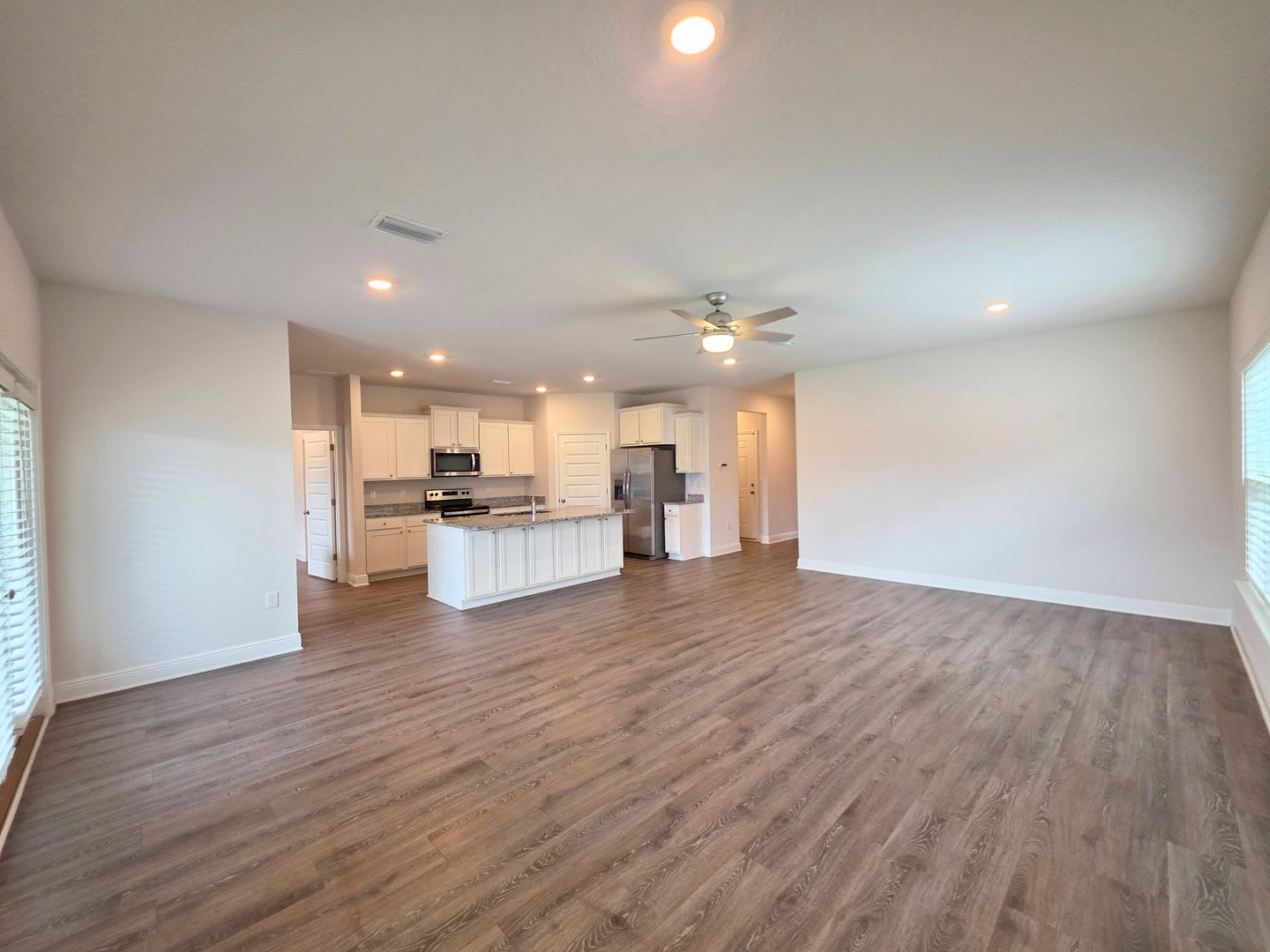 Beautiful 3BR/2BA in Gated Community with a Community Pool! – photo 5