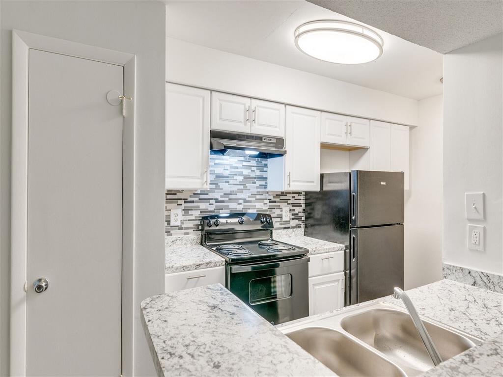 Hub at 934 Apartments – photo 3
