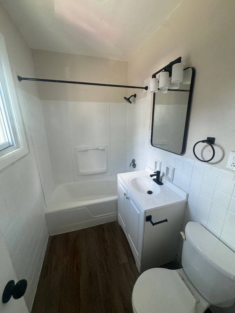 Beautifully Updated 2BR Home in McKees Rocks, Section 8 Considered!! – photo 3
