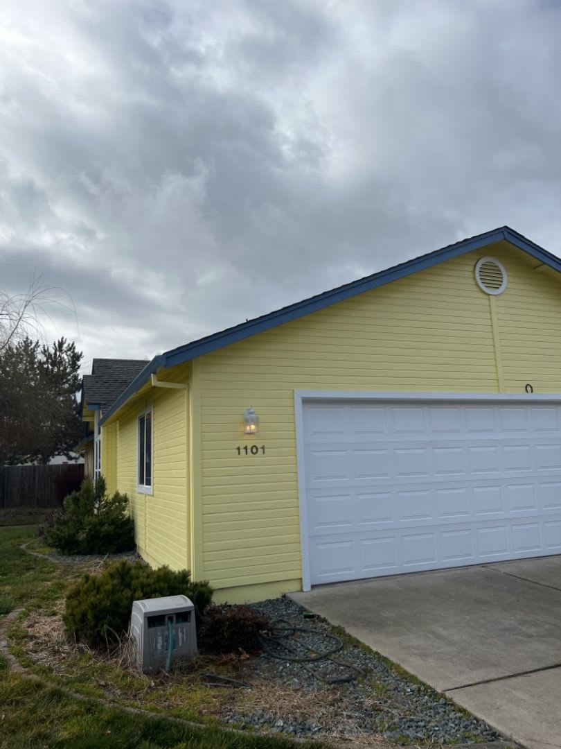 Spacious 3 Bed, 2 Bath Home on a Corner Lot in Southwest Medford – photo 2