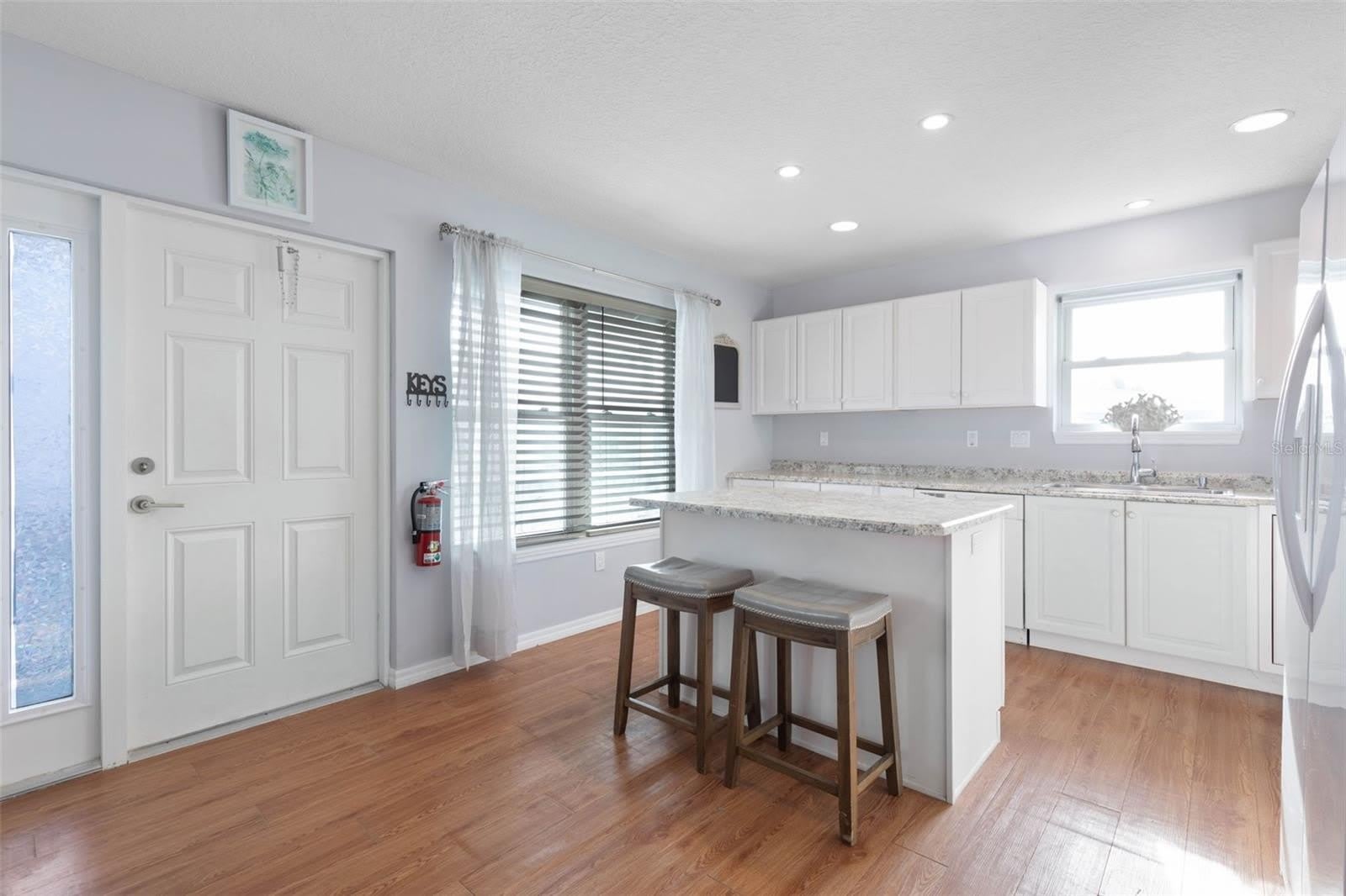 601 S CENTRAL Avenue – photo 2