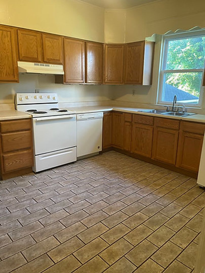 321 S. Main St. – photo 4