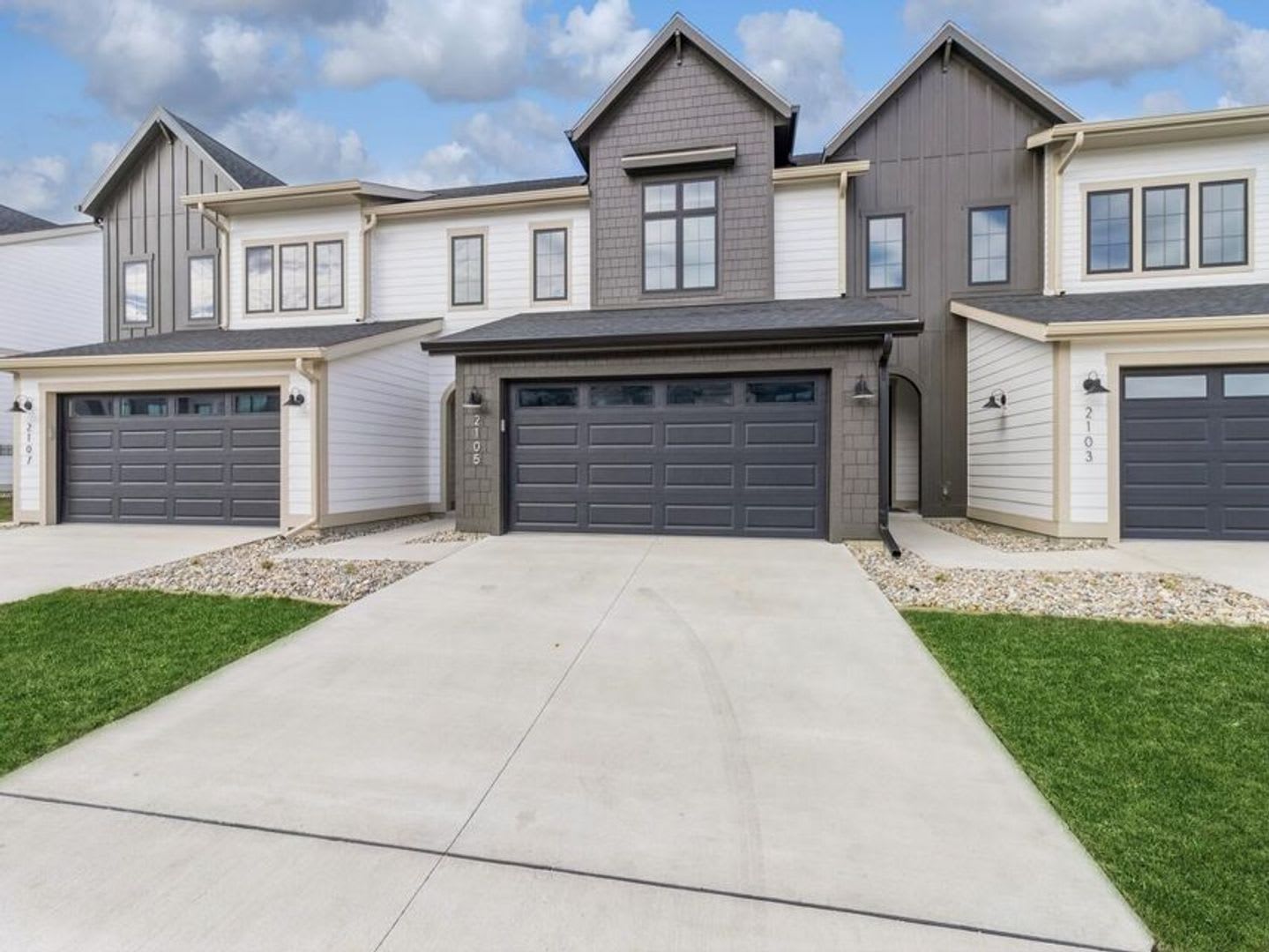2005 Lacey Dr – photo 2