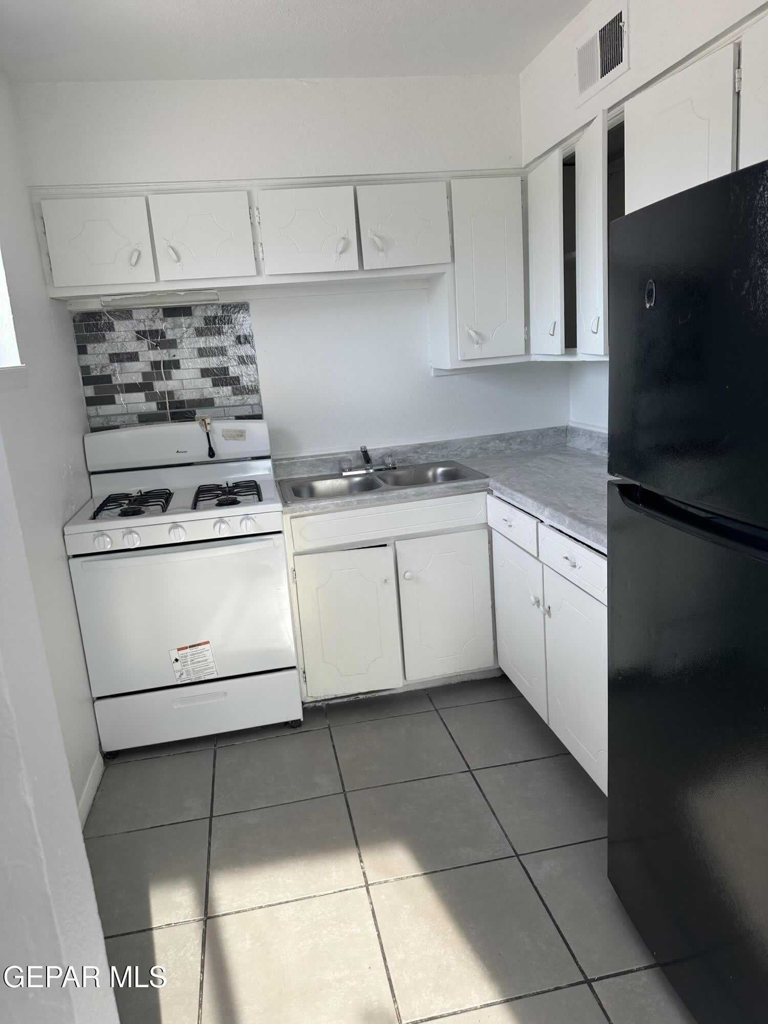 7828 WEST Drive – photo 4