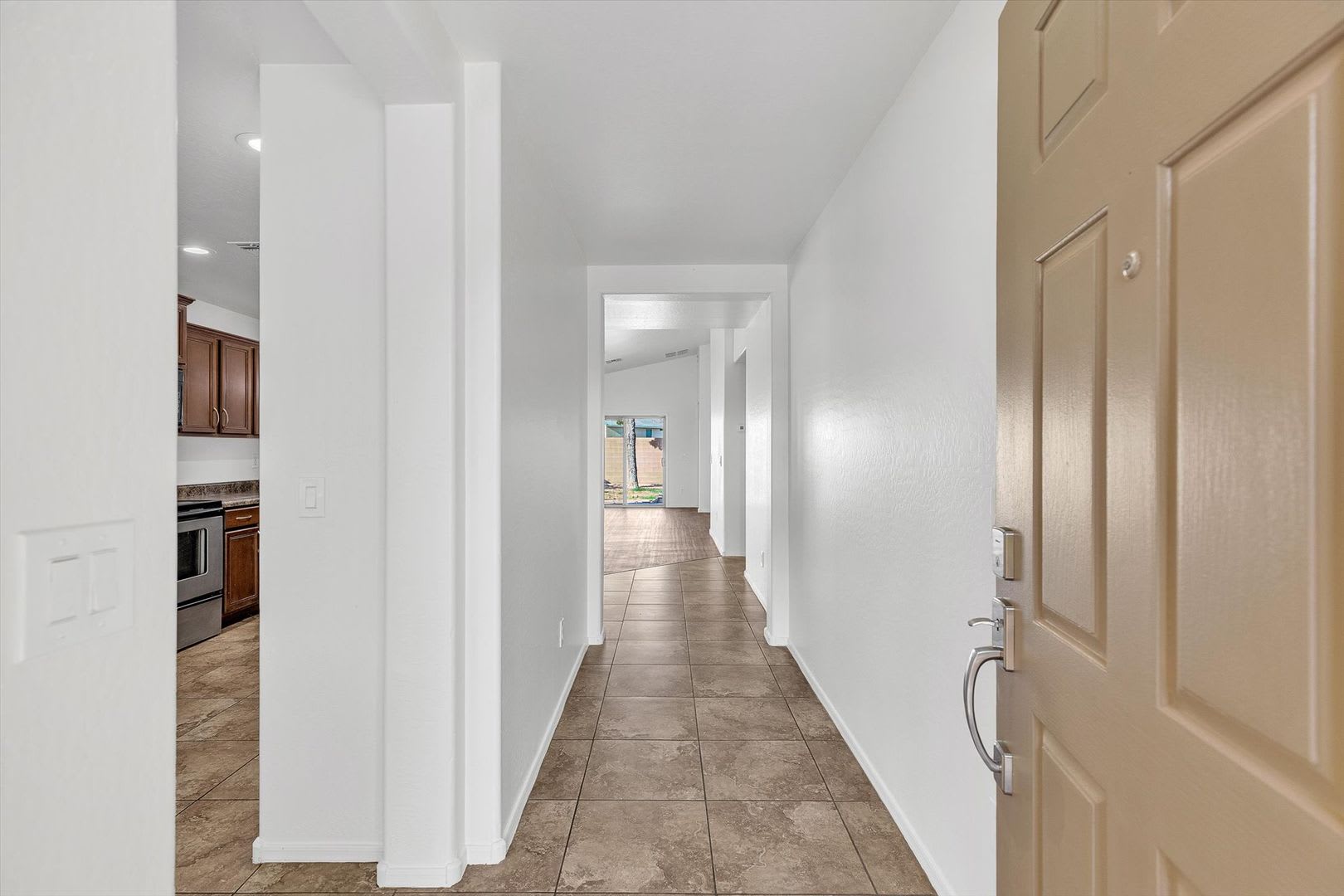 Located in a desirable San Tan Valley neighborhood with convenient access to all the new shopping – photo 5