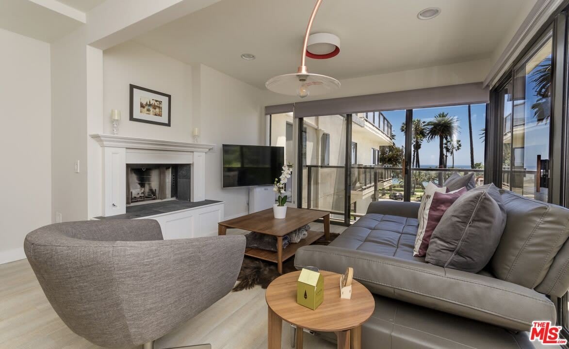 833 OCEAN Ave – photo 5