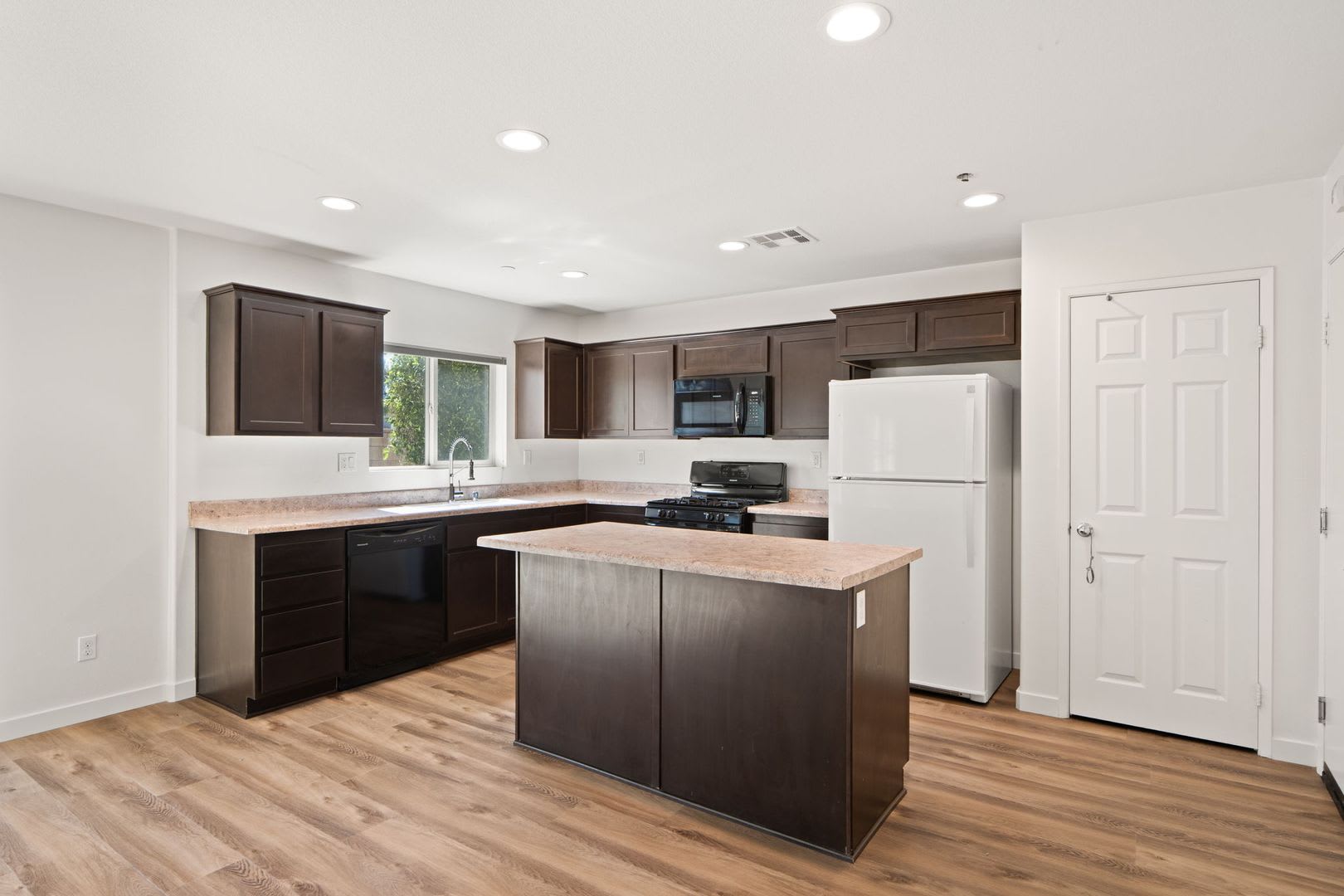 Beautiful Two-Story Home with Spacious Open Floor Plan! – photo 5