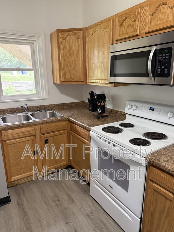 1838 J Avenue Northeast – photo 4