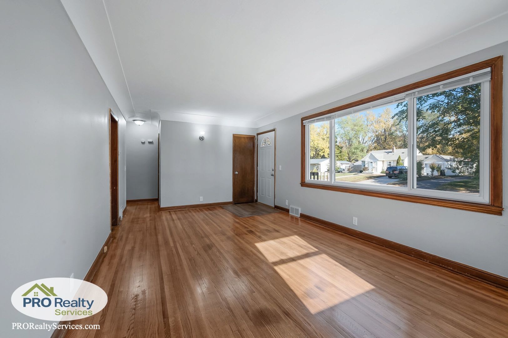 3 Bedroom Home in Bloomington – photo 3
