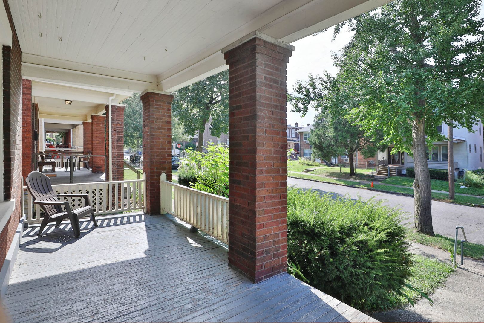 5Br 1 5Ba Free Off Street Parking Huge Front Porch Central Ac Big Backyard Recently Remodeled Free Washer Dryer 1 Min Walk To High St – photo 1