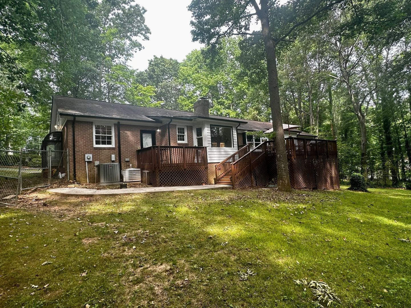 Welcome Home to 4316 Brookwood Rd, Charlotte, NC 28215 – photo 2