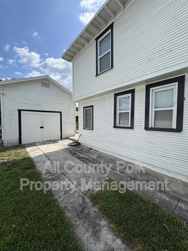 1044 W Lime St. – photo 3