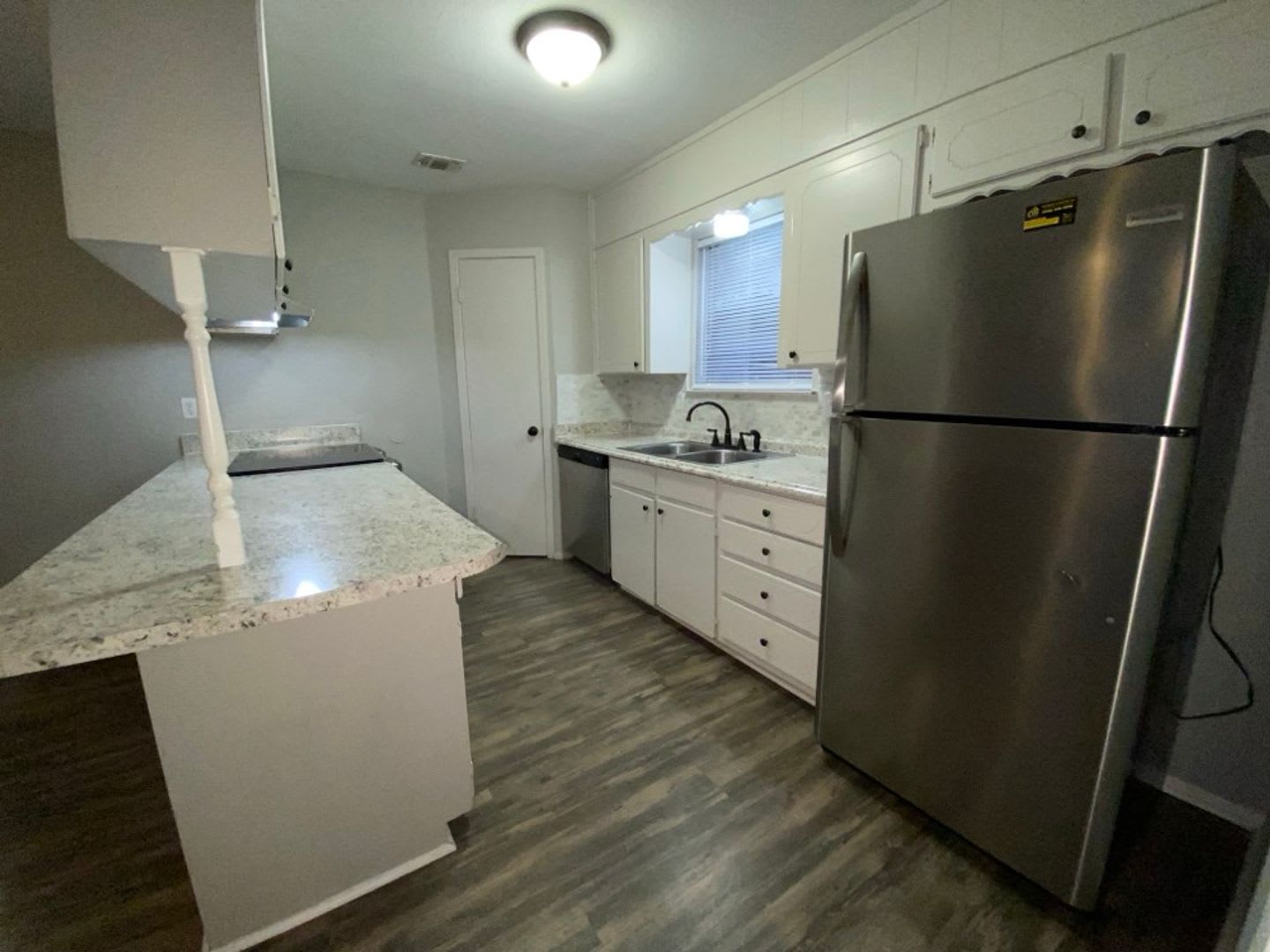 Remodeled 3 bedroom house close to everything on north side!! – photo 4