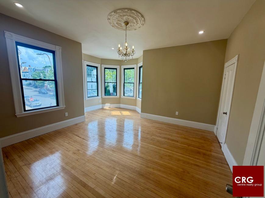 430 Meridian St. – photo 3