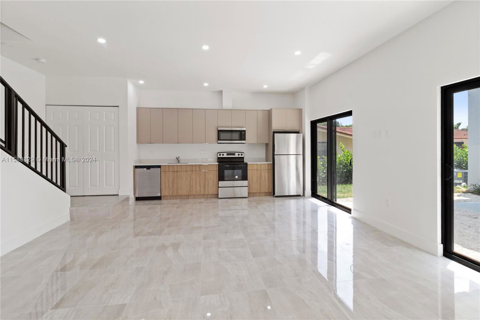 135 Southwest 114th Avenue – photo 2