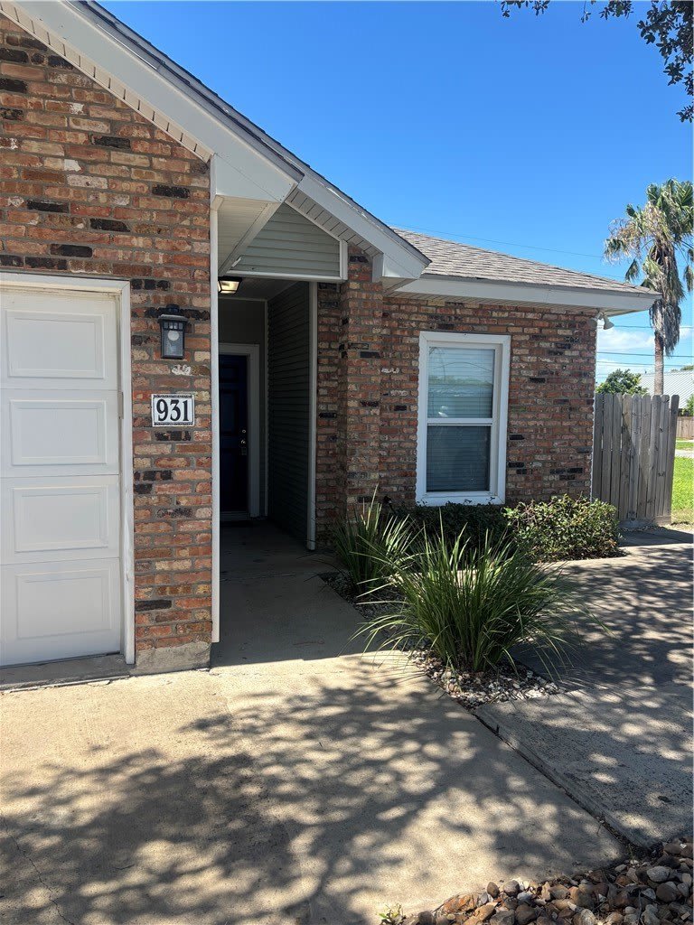 931 Moore Avenue – photo 1
