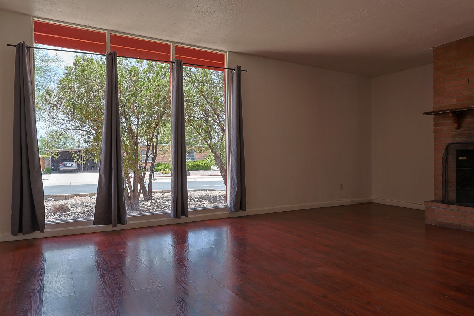 Modern 3BR/2BA Tucson Rental Home in 85710 with Carpet-Free Flooring – photo 5