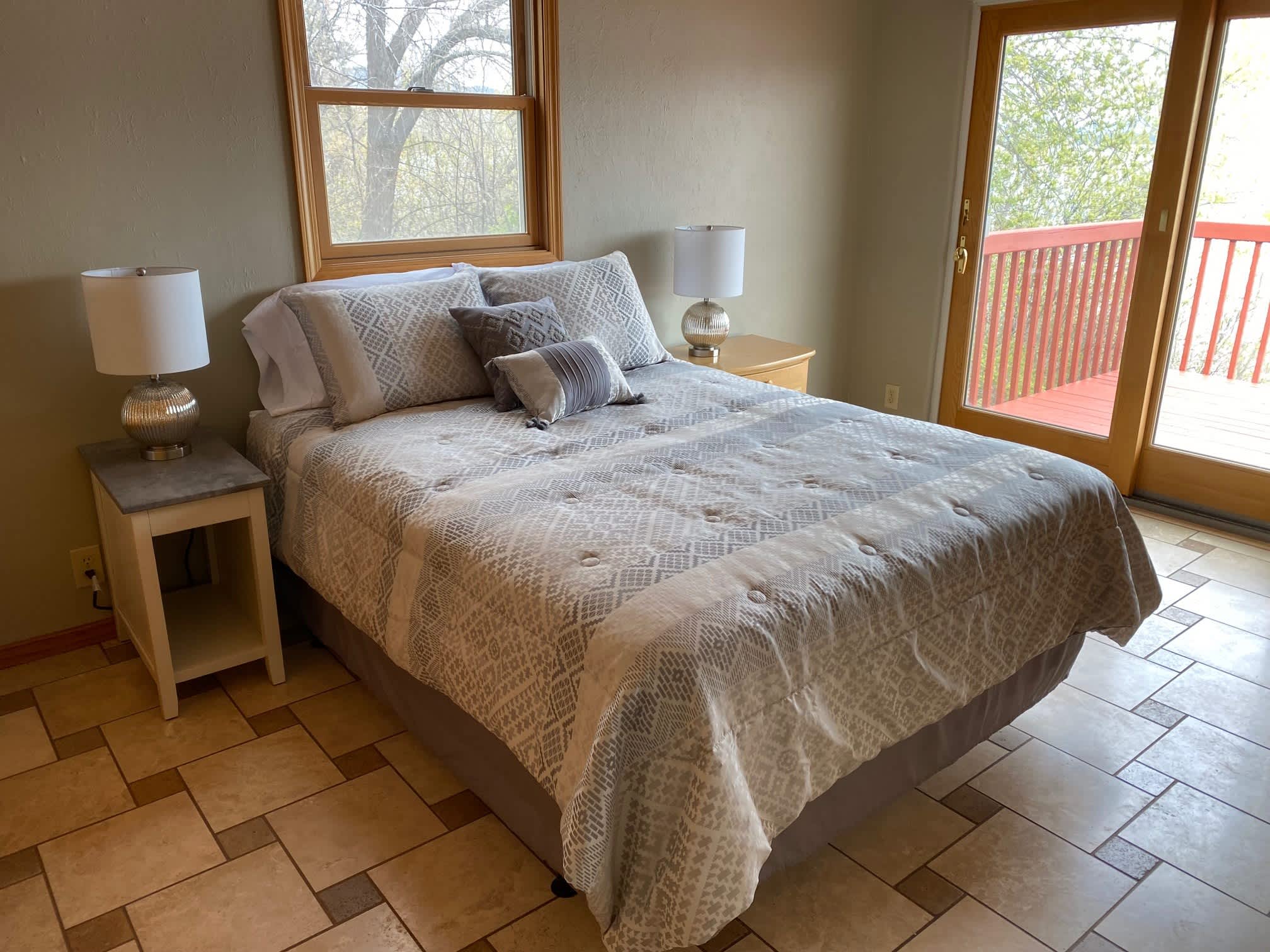 540 Shoreline Dr – photo 4