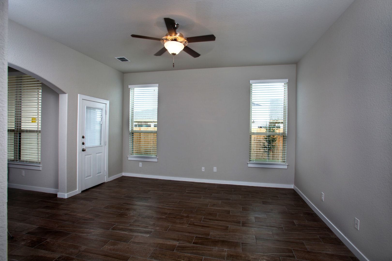 Beautiful 3 Bedroom Luxury Townhome, Kyle, Texas! – photo 4