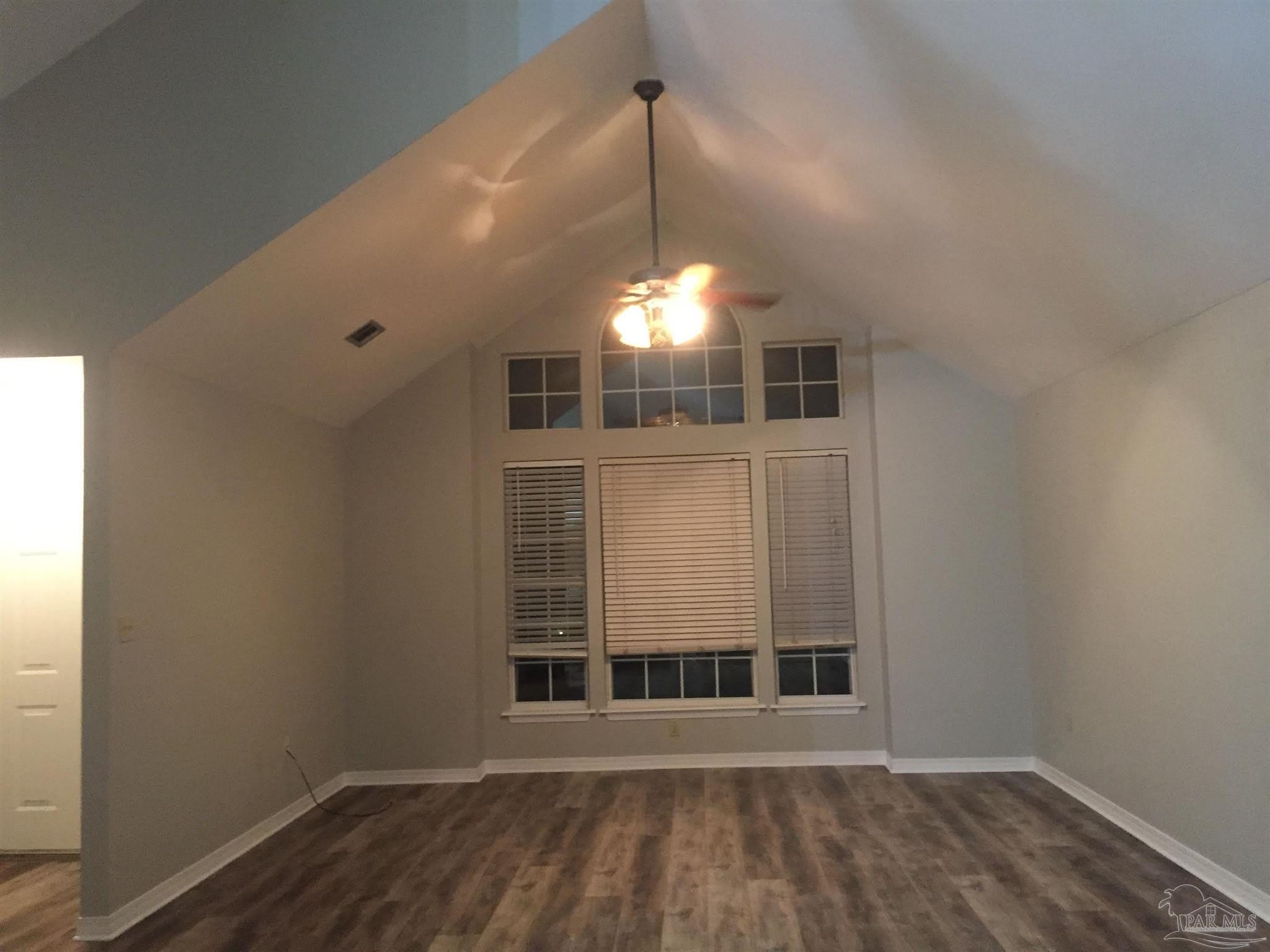 9404 Victoria Ln – photo 5