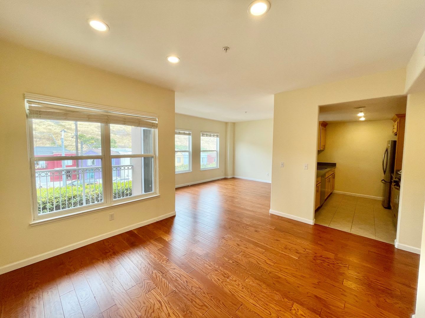 2BD/2BA Spacious Crocker Amazon Condo, Gated Community, Parking! Laundry! PROGRESSIVE – photo 5