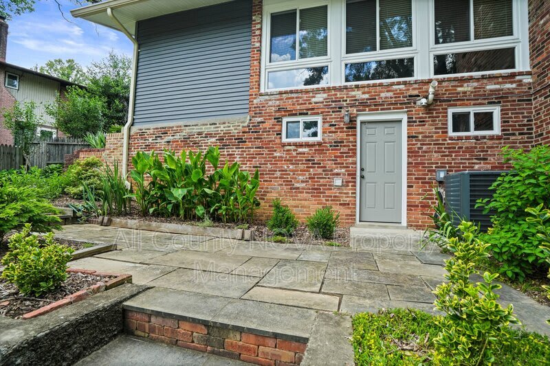 6428 Earlham Dr – photo 4
