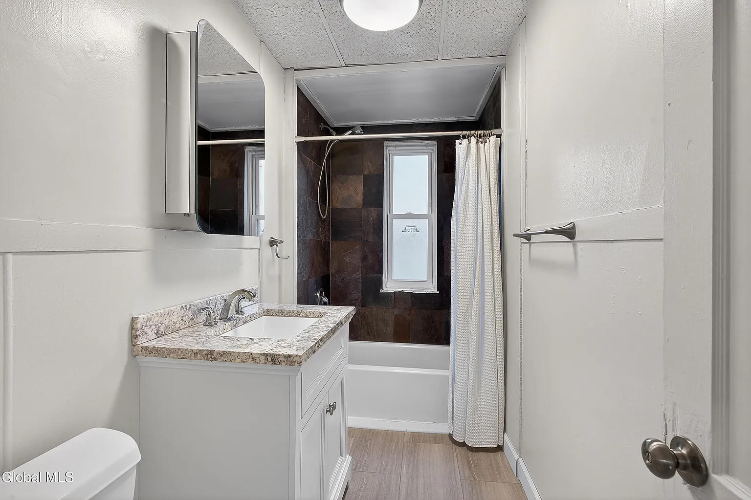 138 Davis Avenue – photo 3