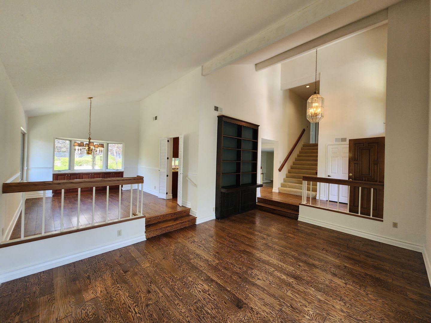 4 Bedroom House in Scripps Ranch South Of Pomerado(Crown Pointe) – photo 3