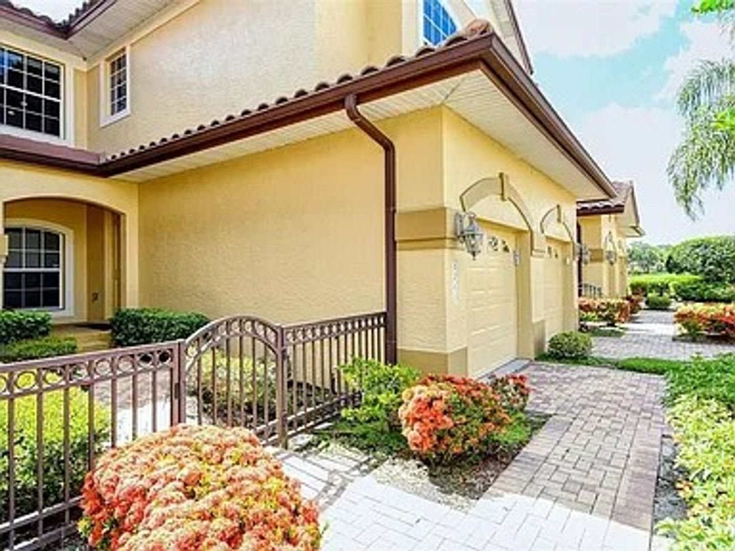 3 Month Minimum 9 Month Maximum Lease Options Gorgeous Turnkey Furnished Condo Located In The Highly Sought After Mirmar Community At Lakewood Ranch Country Club – photo 3