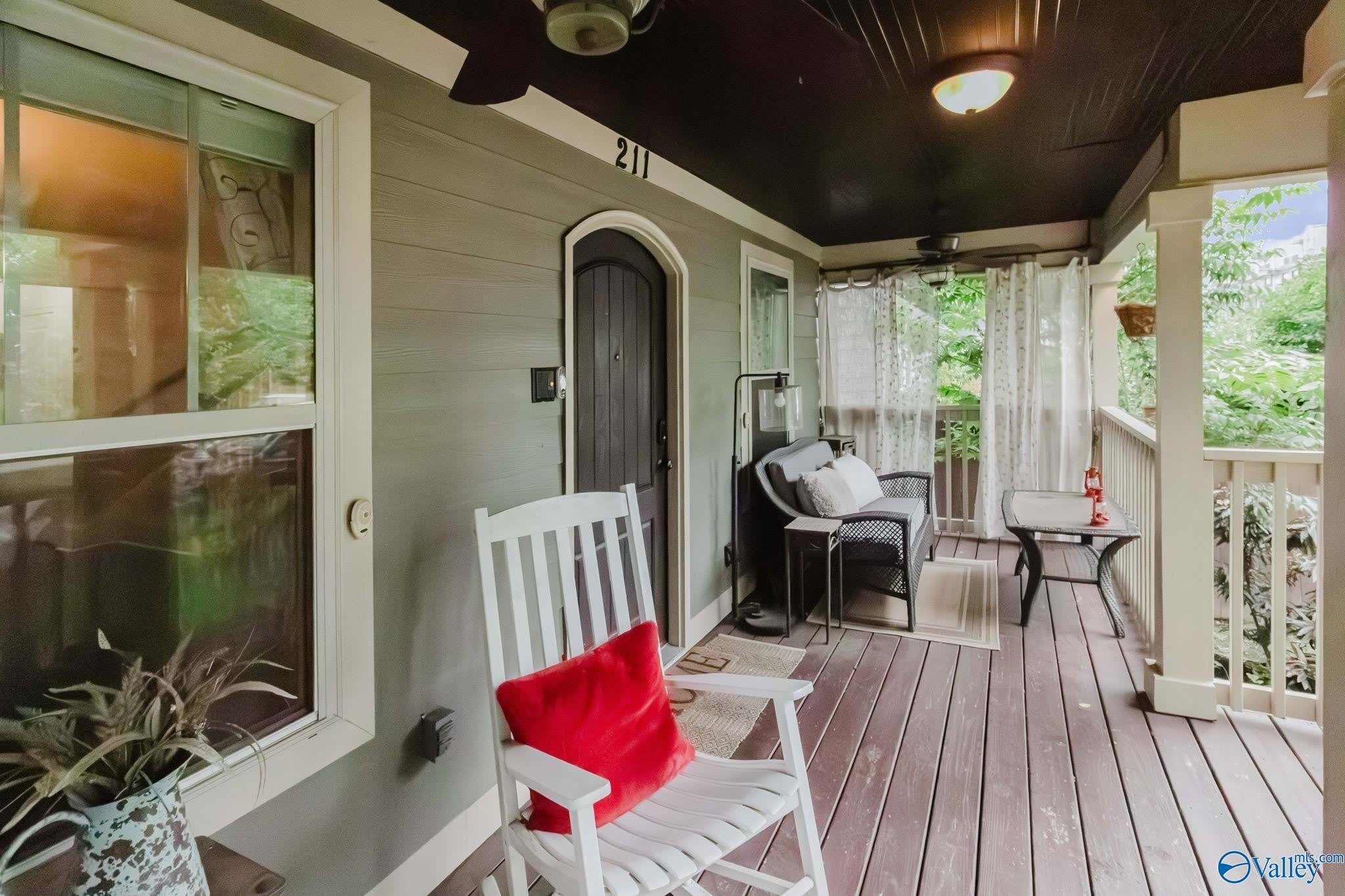 211 Ward Avenue NE – photo 4