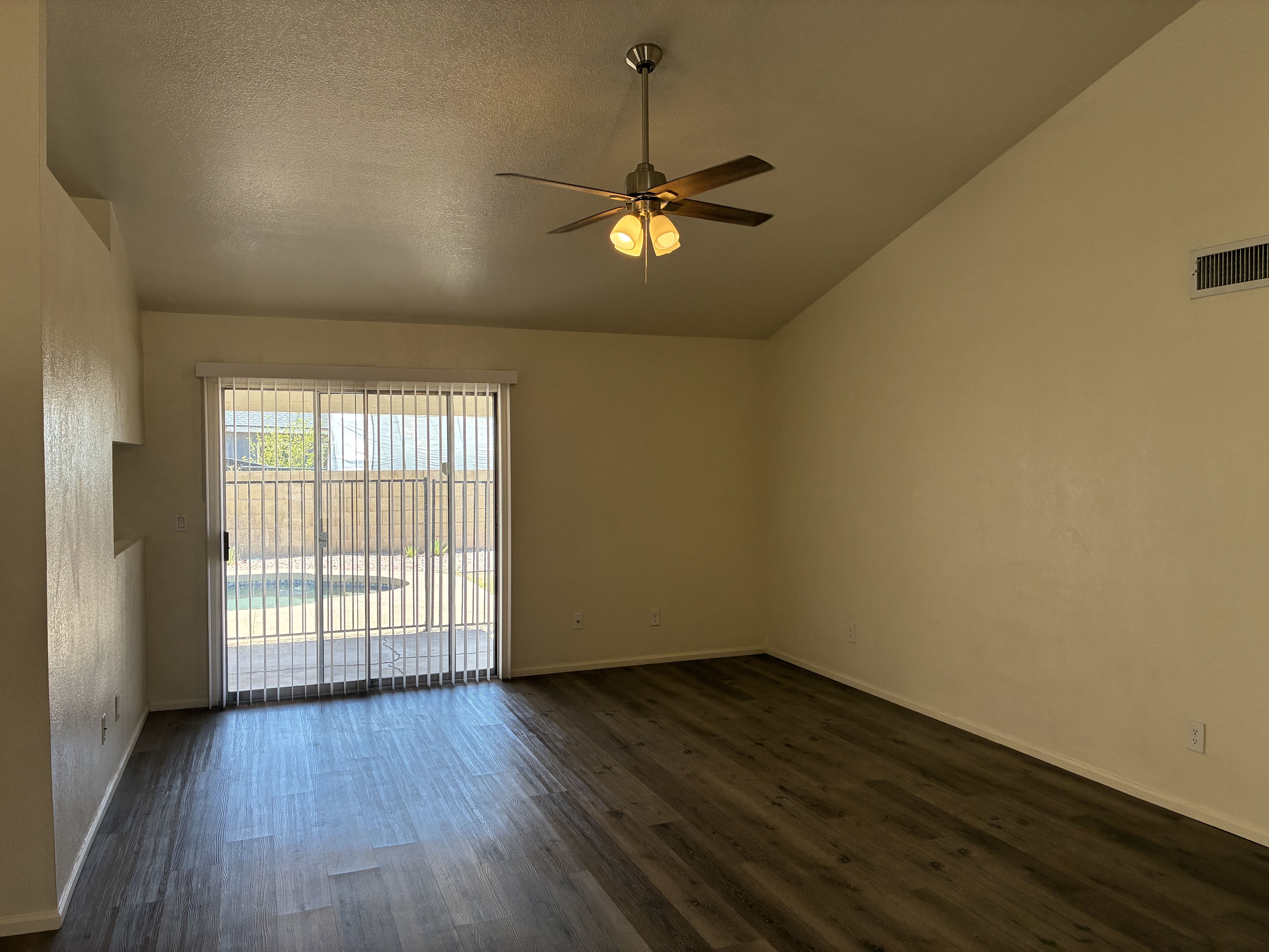 5637 W Yucca St – photo 4