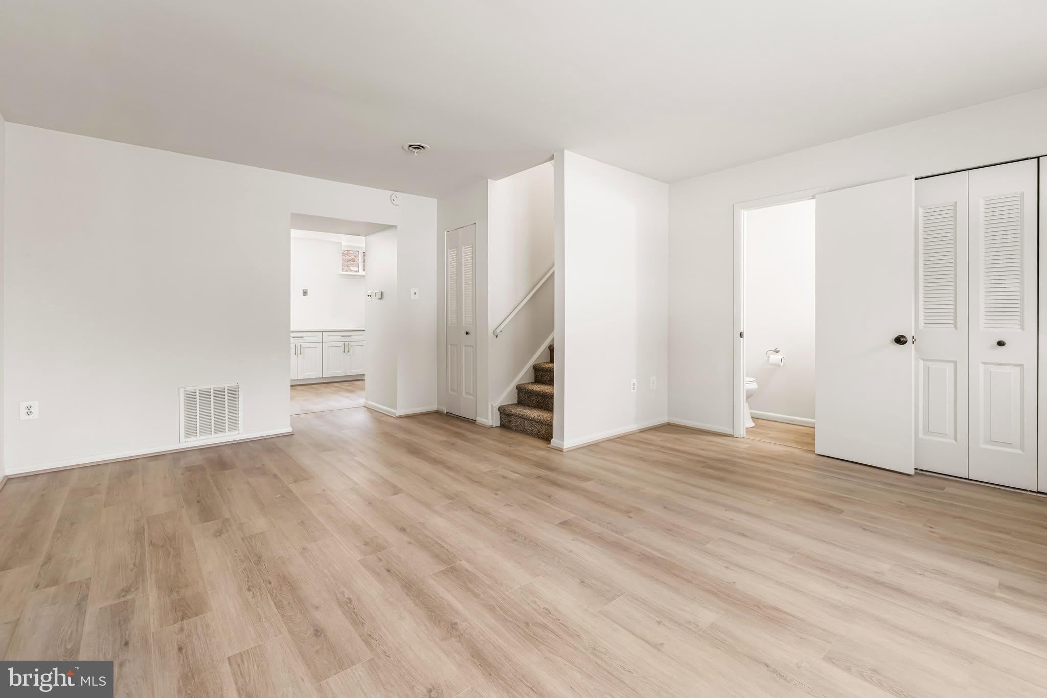515 N YORK Road – photo 3