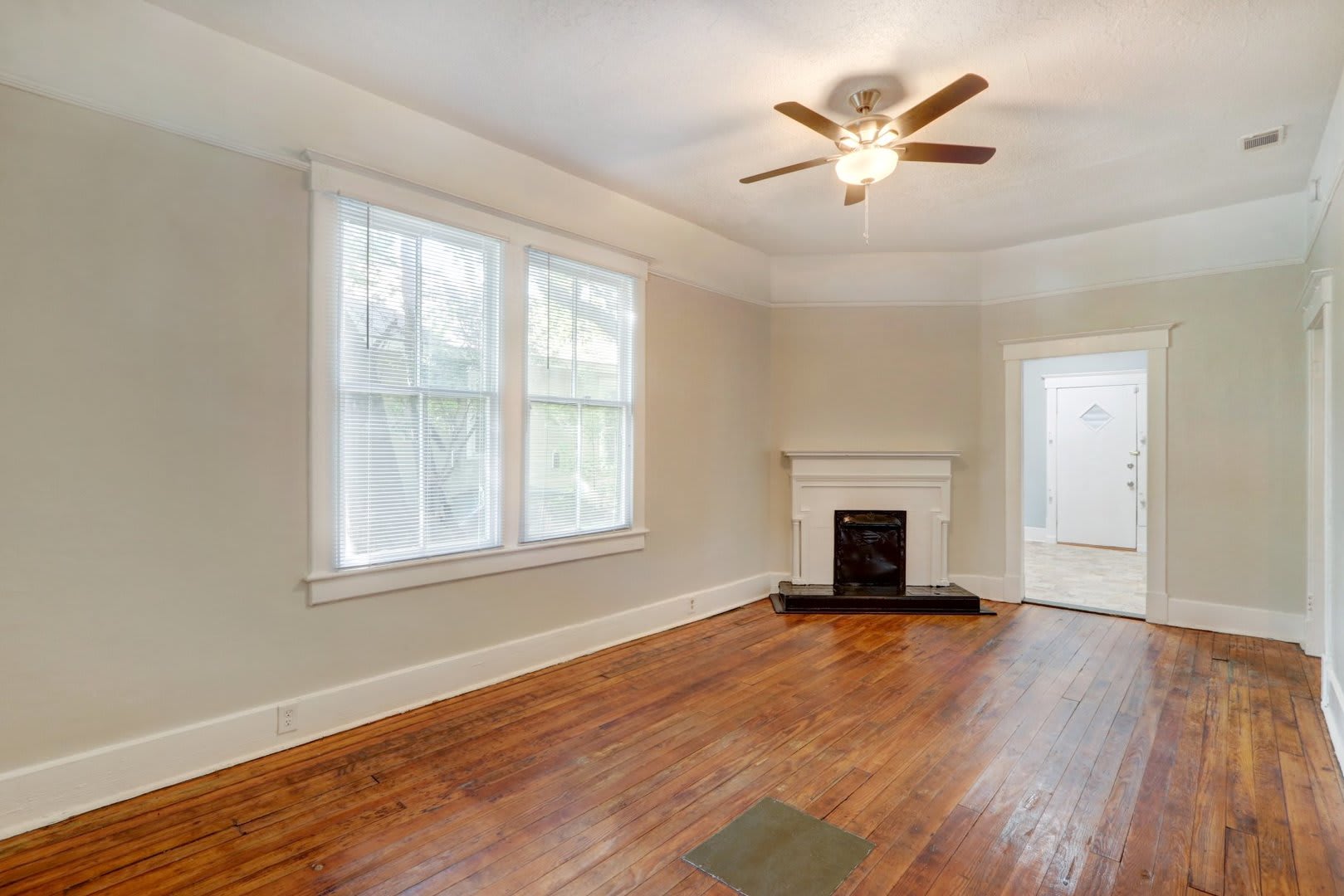 Single Family Home – photo 2