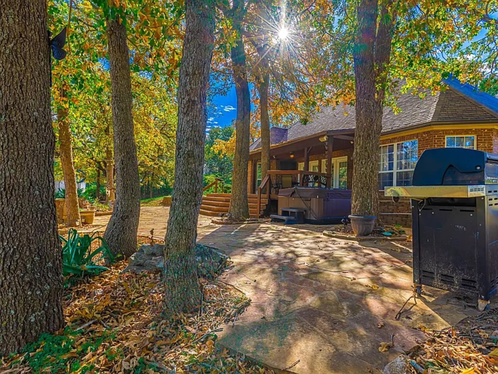 1606 S Hyde Park Avenue – photo 2