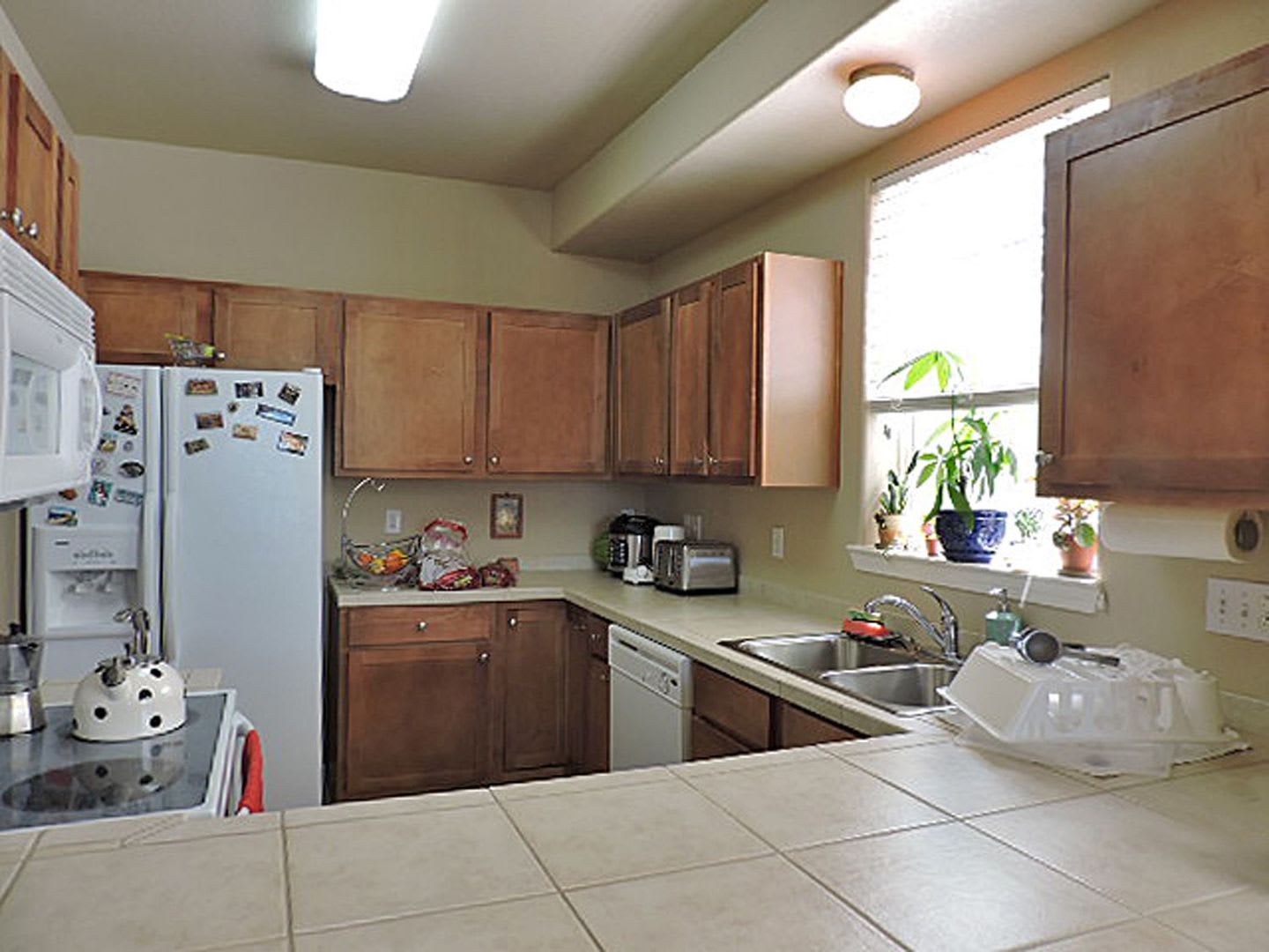 Luxury Townhome in Springs Ranch with clubhouse amenities – photo 4
