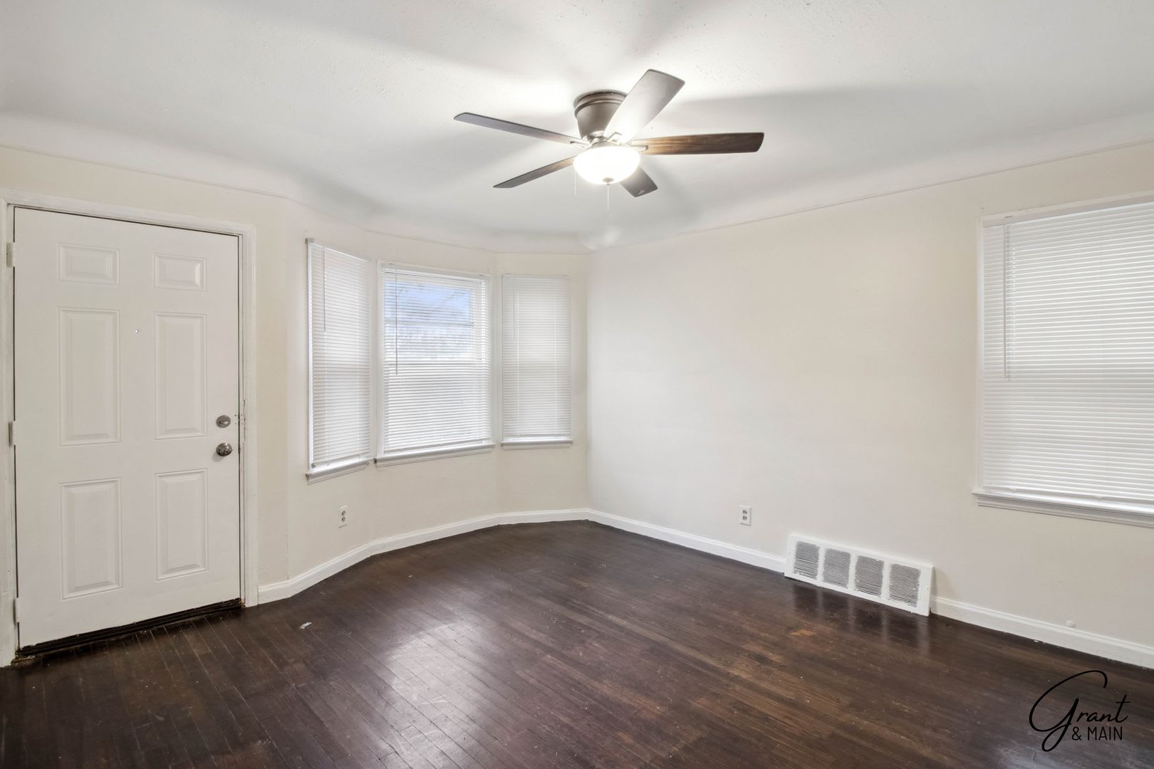 3 Bedroom Bungelow $1300/Mo – photo 5