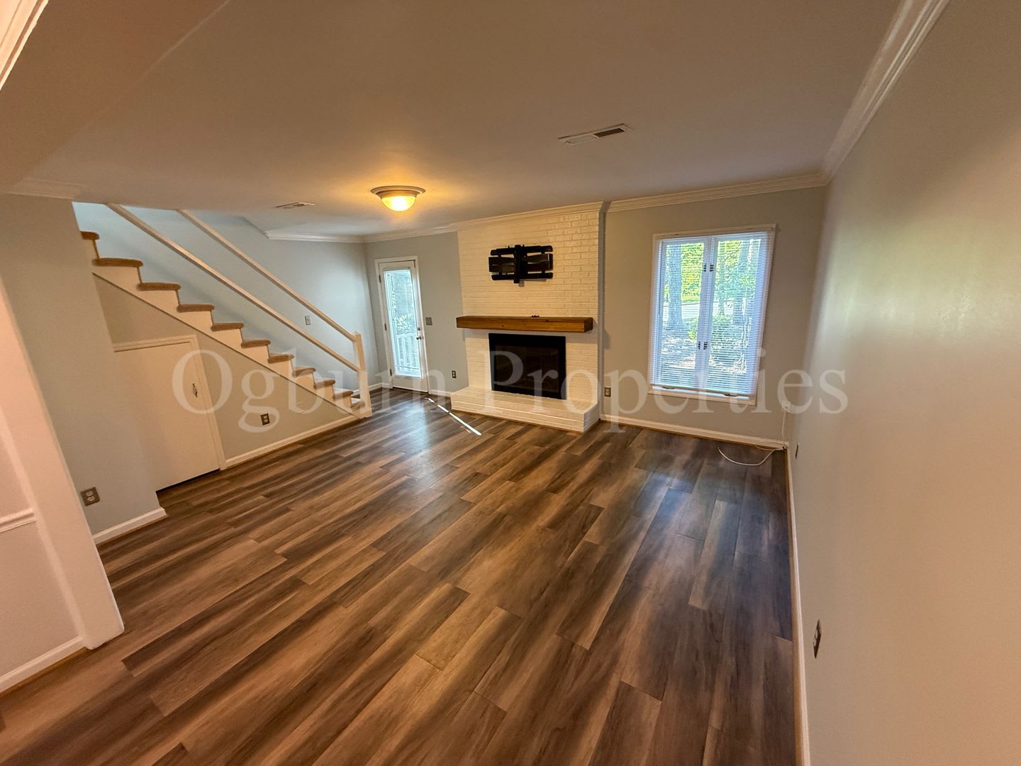 2000 Ridge Brook Ct.-2BR/2.5BA-Moss Brook Falls Townhouse!! – photo 3